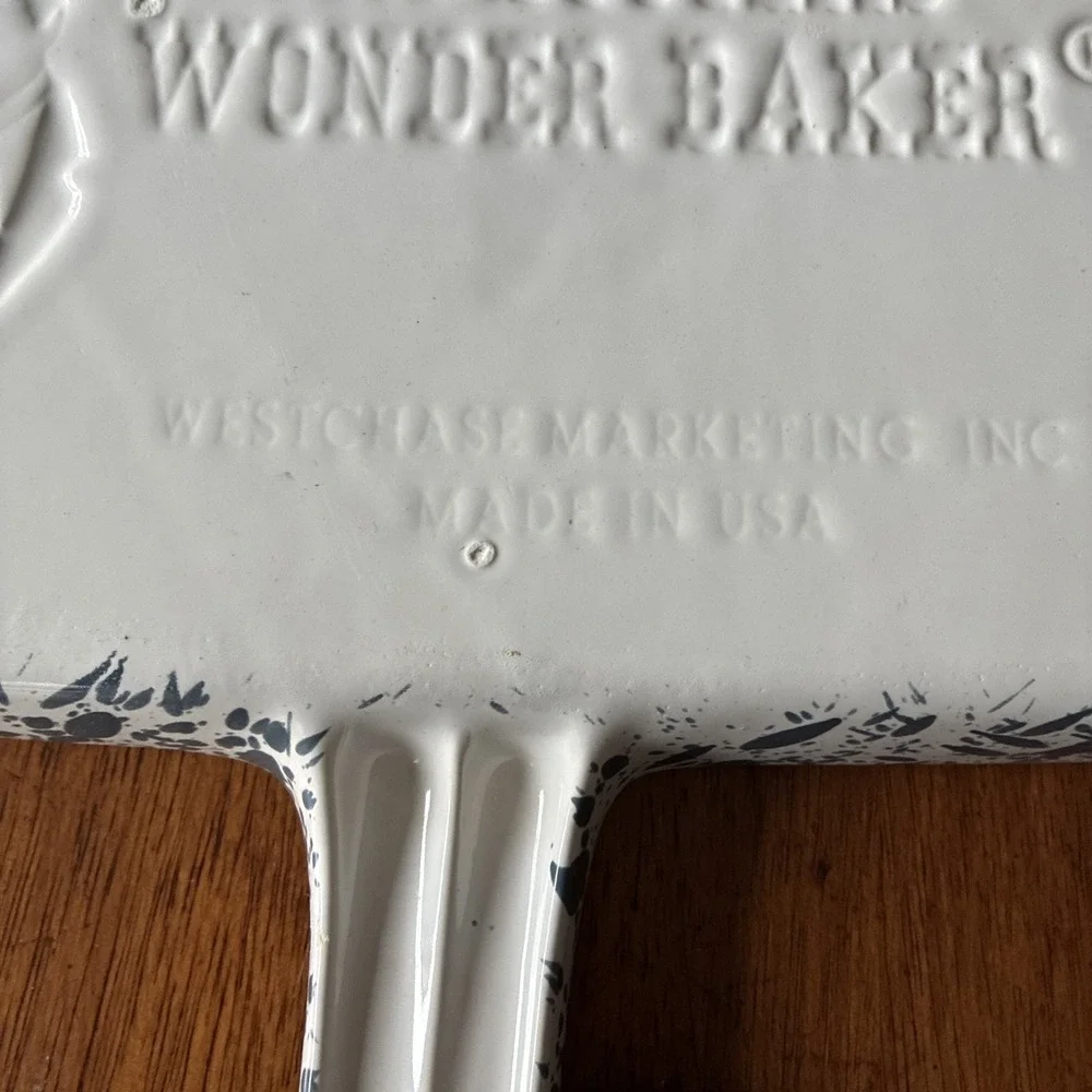 Vtg Dr. Douglas Wonder Baker Pan West Chase Marketing Inc. Blue White Made USA